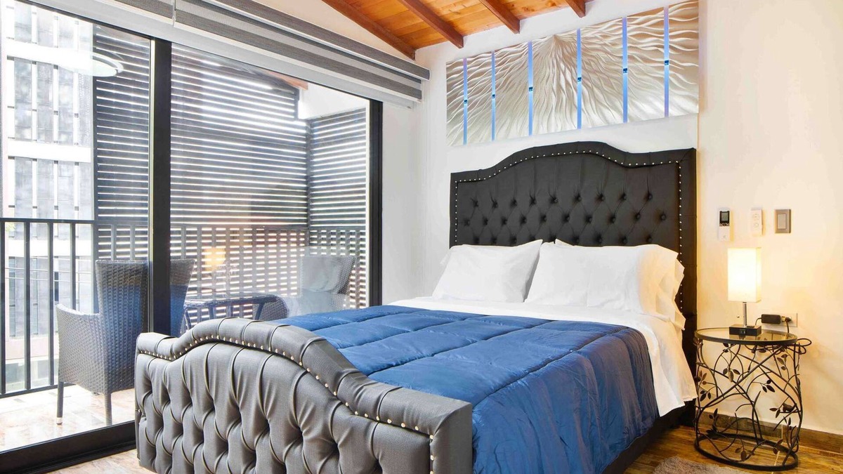 Medellin Apartment | PENTHOUSE 401 ONE BEDROOM HOT TUB BALCONY AC WIFI, Dish Washer 4k TV