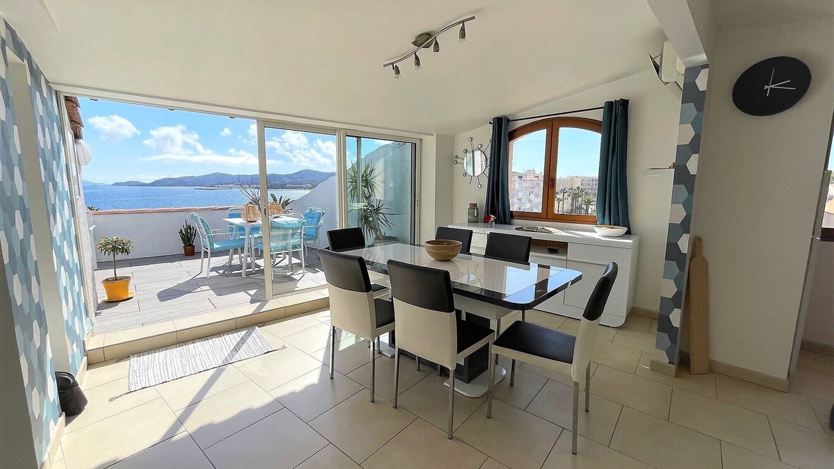 Le Lavandou Apartment | Penthouse 50m from beach in centre of le Lavandou