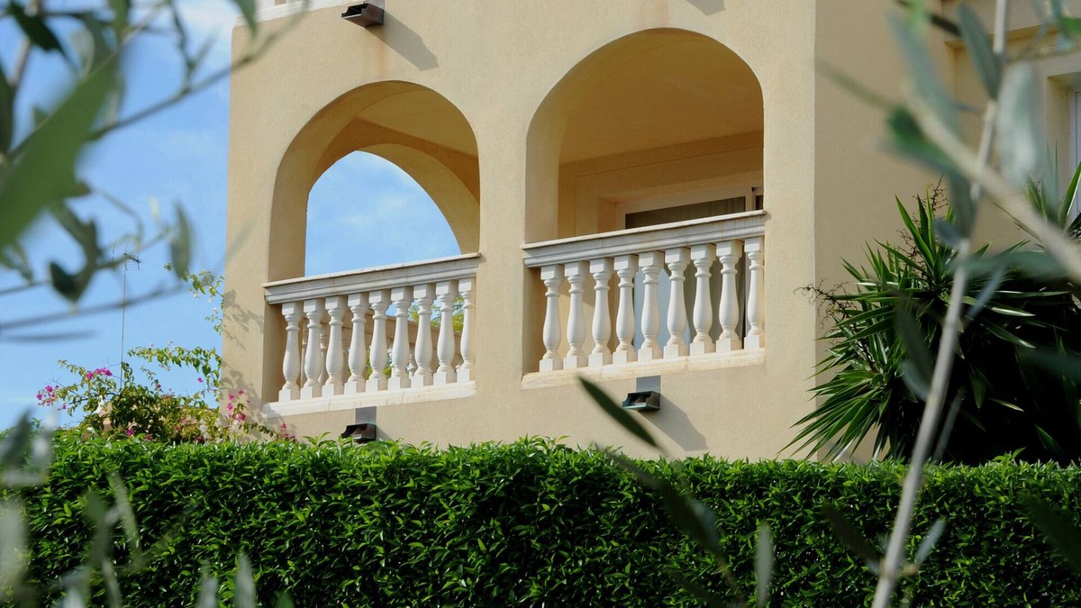Cala Mandia Apartment | Penthouse apartment Vista Sol, large roof terrace with gardens and large pool