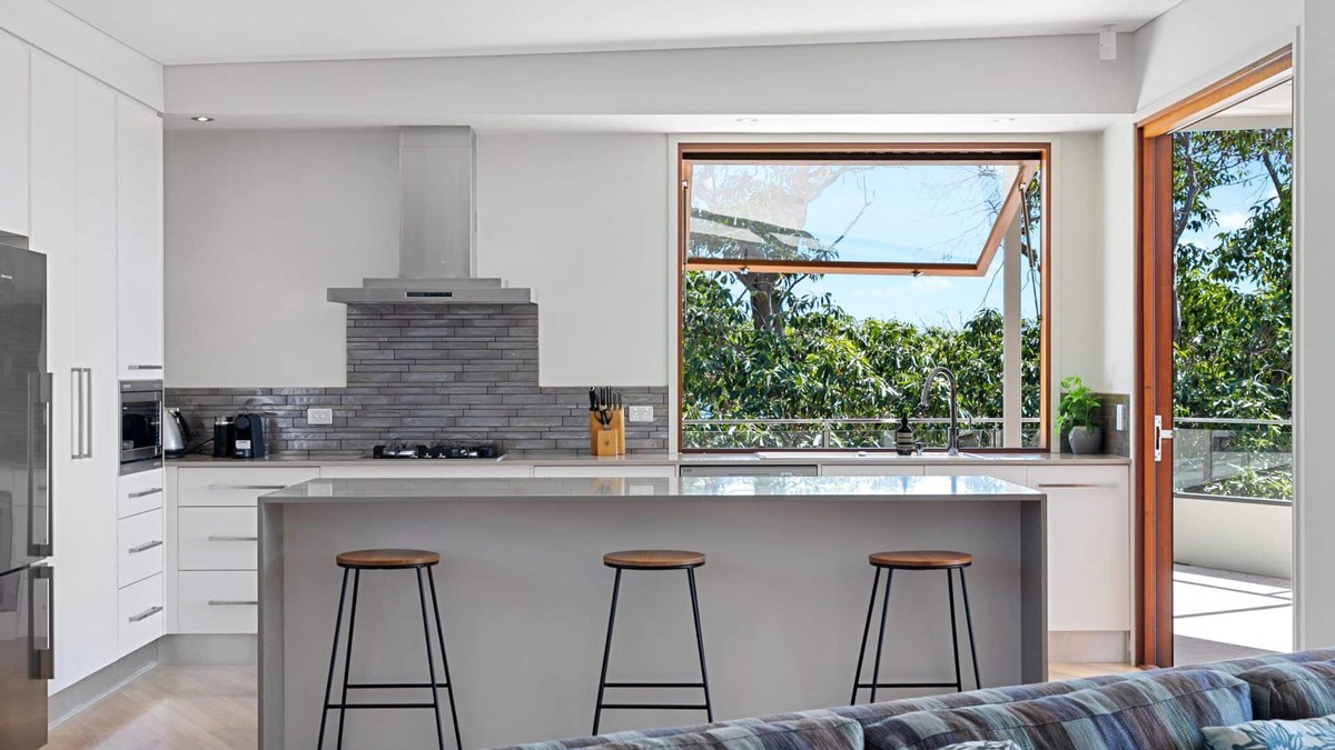 Point Lookout Apartment | Penthouse apartment in central Point Lookout. Walk to beach.
