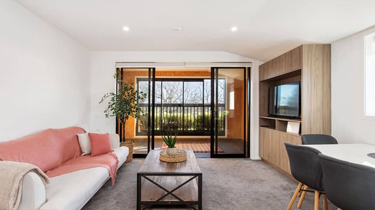 Addington Apartment | Penthouse Apartment Scenic Views-Spacious 2br