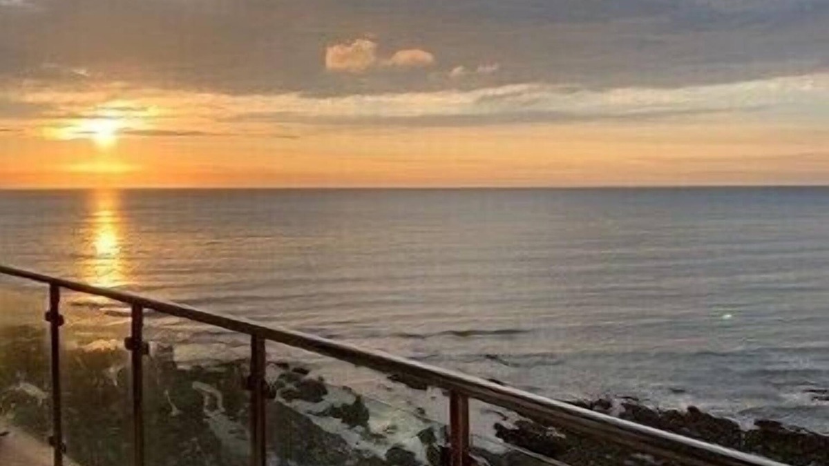 Westleigh Apartment | Penthouse apartment with stunning sea view Westward Ho!