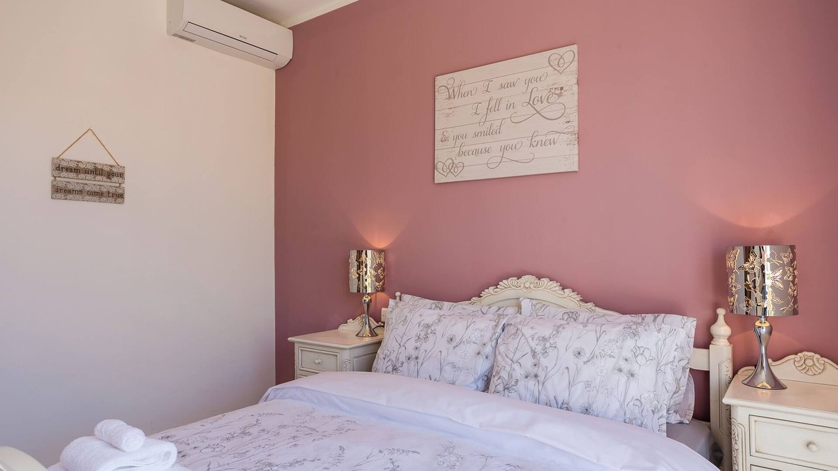 Ggantija Apartment | Penthouse apartment with stunning sea view, pool and free AC