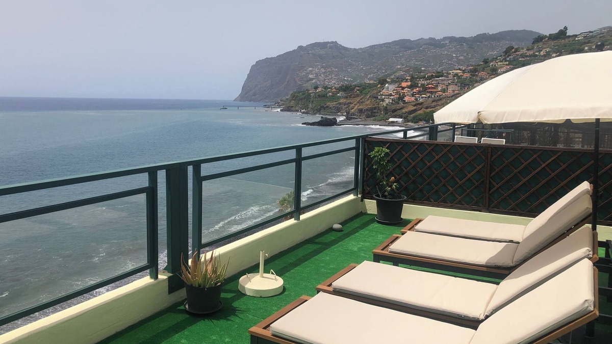 Sao Martinho Apartment | Penthouse apartment with air conditioning, ocean view & private rooftop terrace