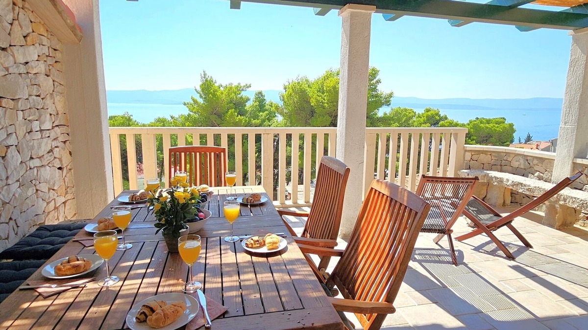 Bol Apartment | Penthouse Apartment with Stunning Sea Views, 150m to Beach, in Quiet Area