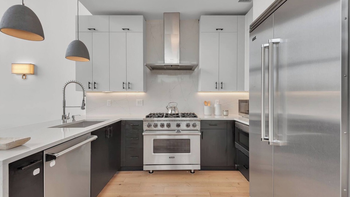 Clinton Hill Condo | Penthouse Brooklyn Barclays Center 30 minutes to Time Square