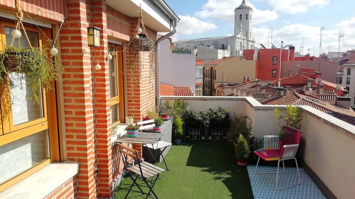 Valladolid City Centre Apartment | Penthouse center with large terrace, renovated and sunny. Wifi - License