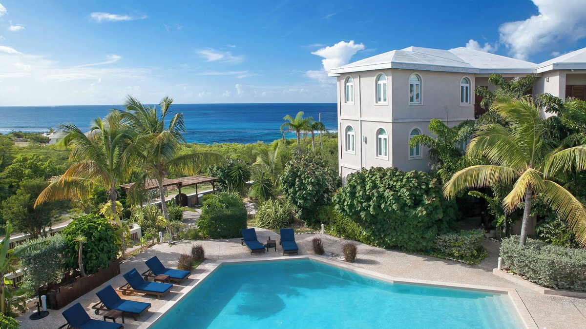 Shoal Bay Condo | Penthouse Condo- concierge, walk to beach, complimentary beach chairs!