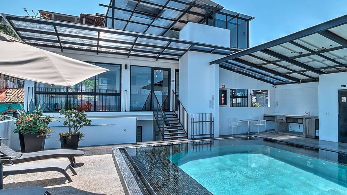 Colonia 5 de Diciembre Condo | Penthouse Condo with Private Rooftop Terrace. Short walk to the Beach & Malecón.