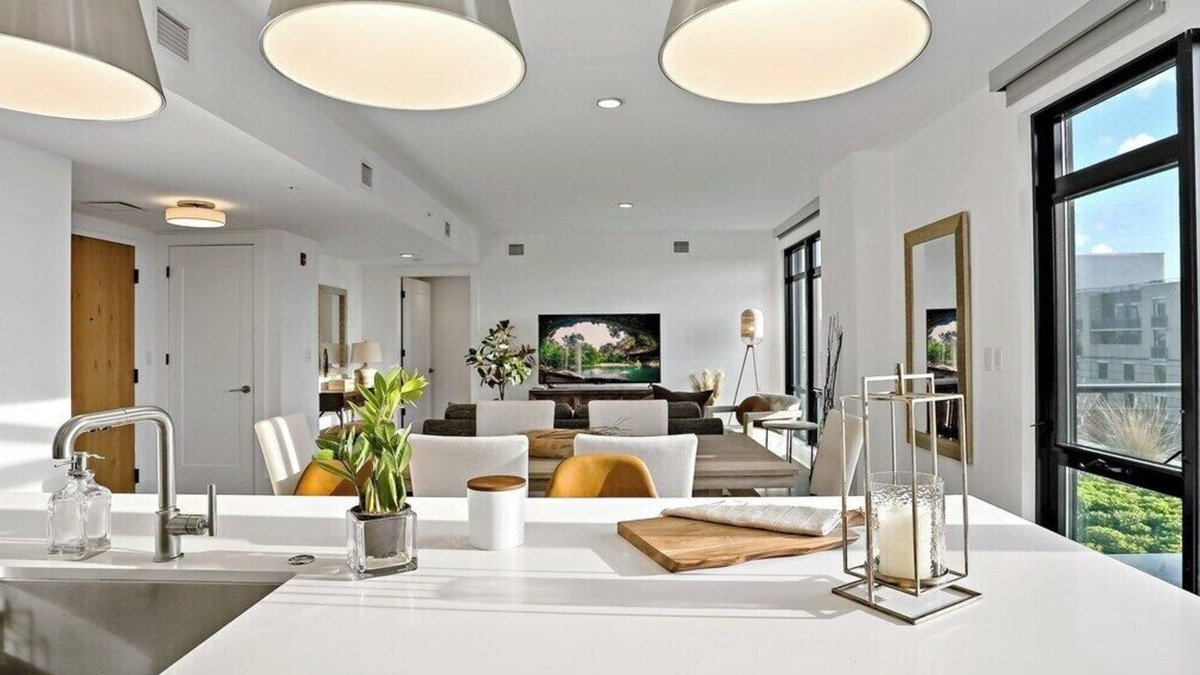 Shaw Bed & Breakfast | Penthouse | Downtown | Capitol Views | Luxury