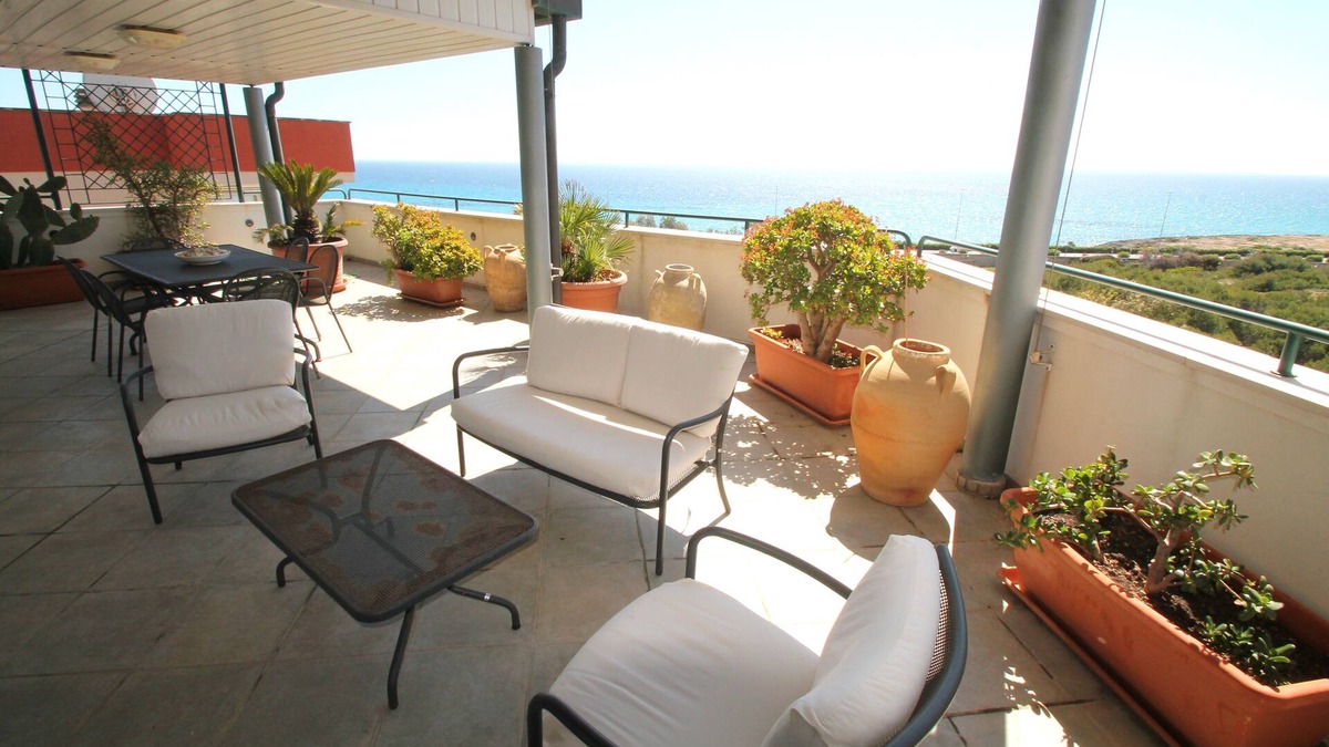 Gallipoli Apartment | Penthouse floor with panoramic views of the coastline