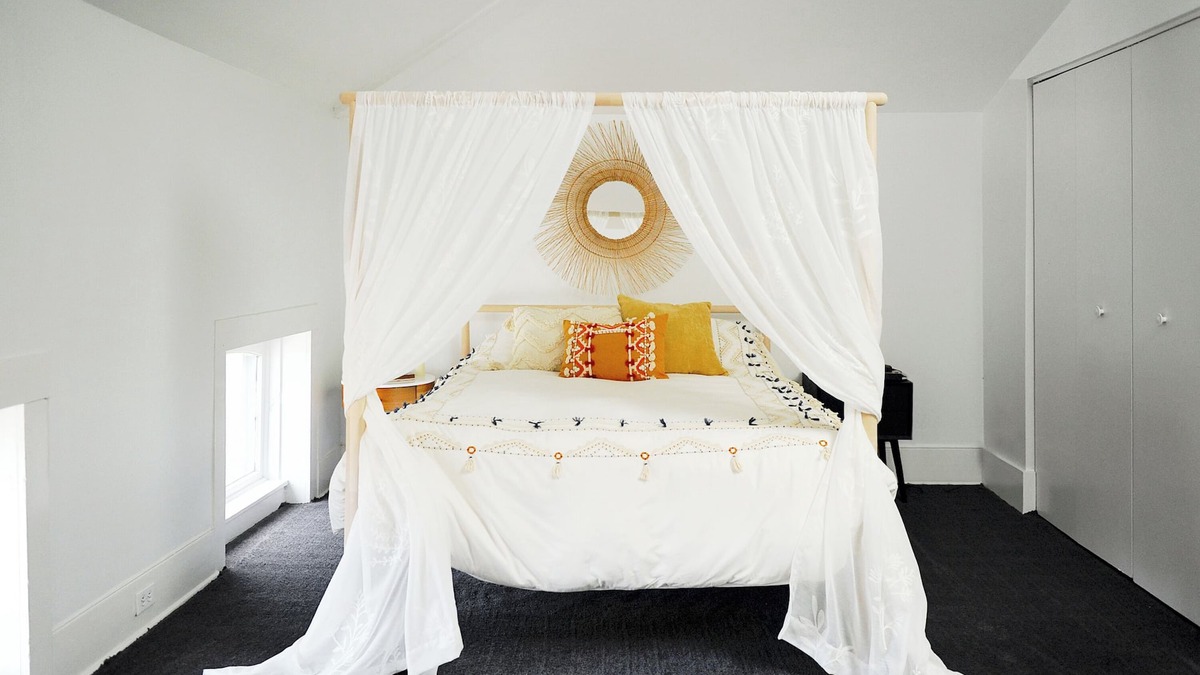 Clifton Apartment | Penthouse in historic brothel, drenched in sunlight!