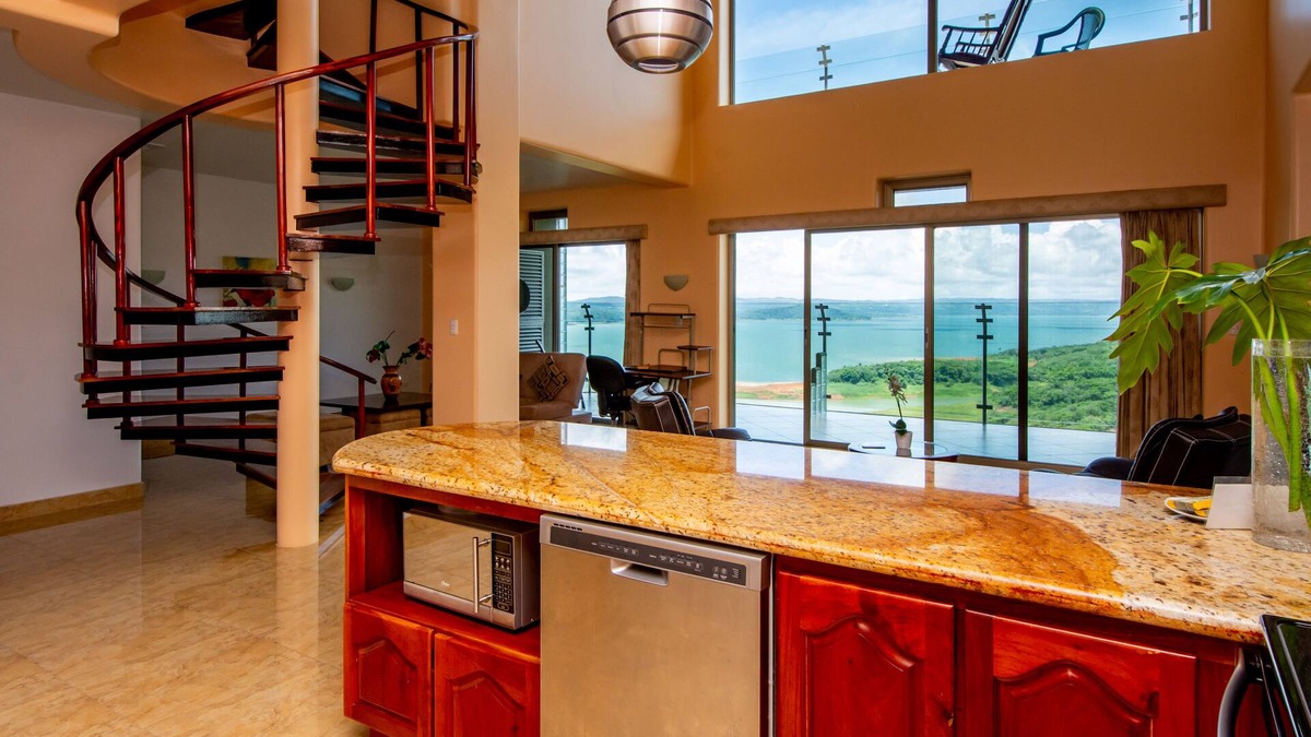 Naranjos Agrios Condo | PENTHOUSE in LAKE ARENAL with POOL, FULL KITCHEN