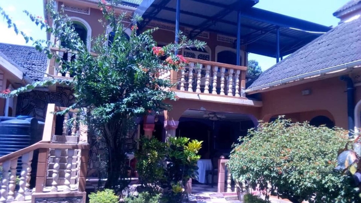 Moyo House | Penthouse Inn