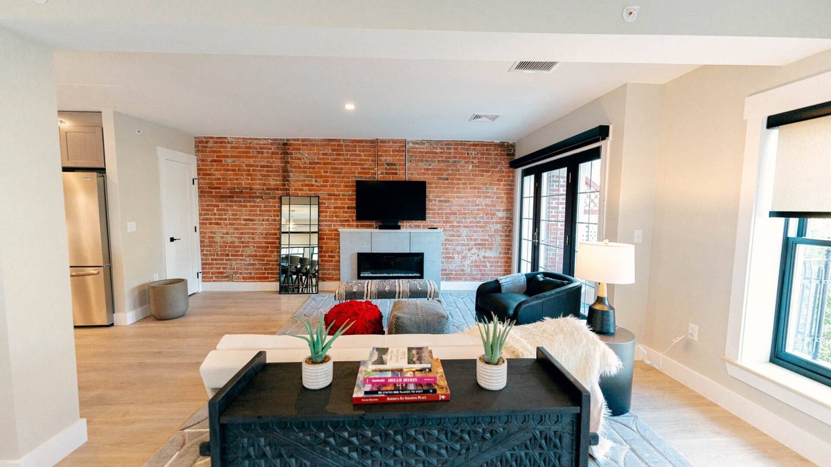 Bellefonte Apartment | Penthouse Loft- 2 Bedrooms