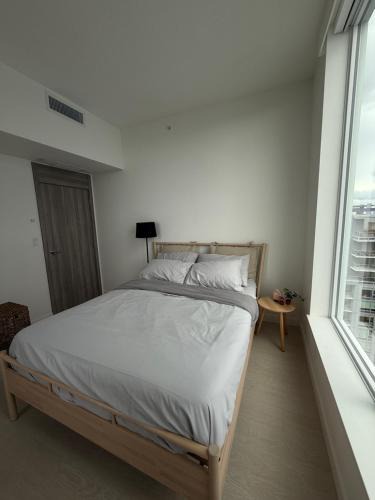 Surrey Apartment | Penthouse Luxury Room in Surrey