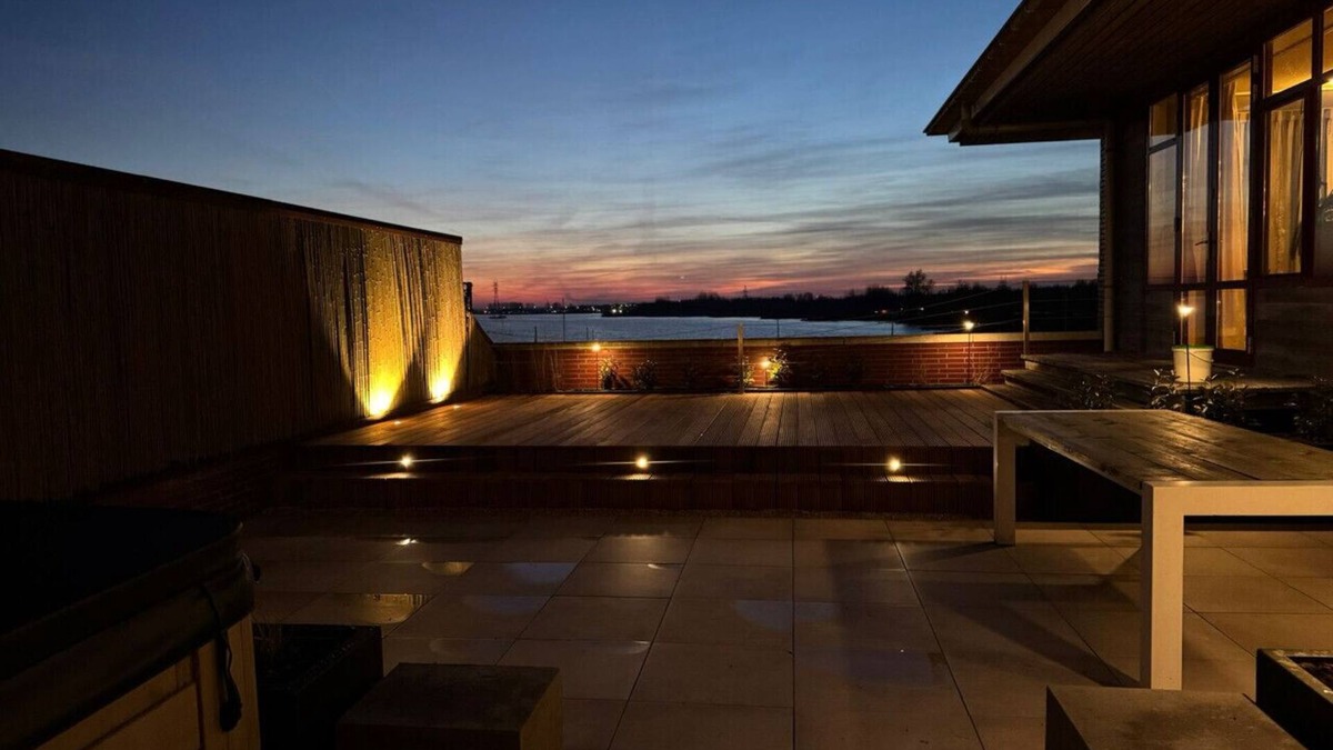 Biddinghuizen Apartment | Penthouse met Jacuzzi en Sauna aan het water