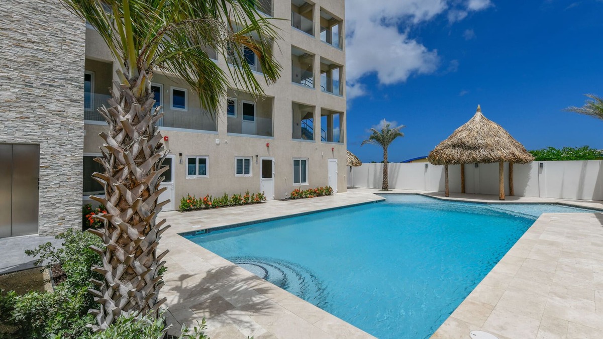 Ponton Apartment | Penthouse met zeezicht. Fantastisch gelegen bij het strand en stad.