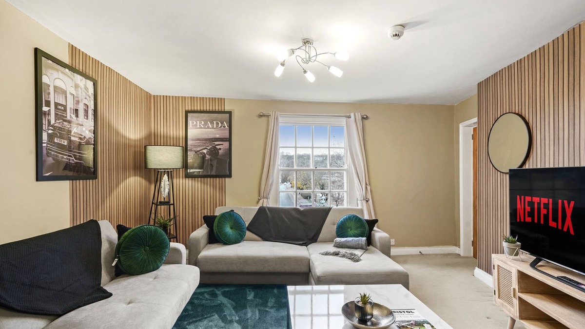 Bristol Floating Harbour Apartment | Penthouse on Bristol's Harbourside - Sleeps 10