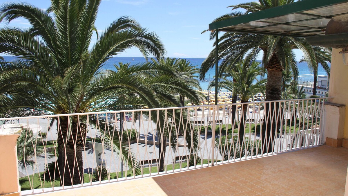 Loano Apartment | Penthouse on two levels at 20 meters from the sea in the center of Loano