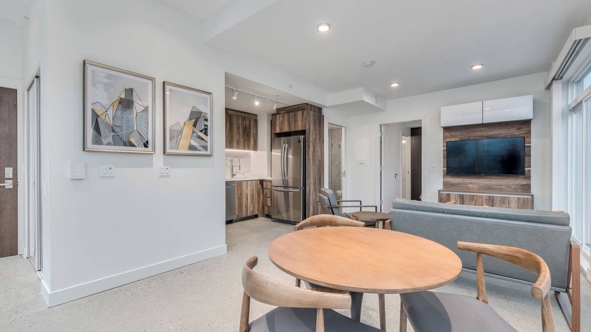 Davie Village Apartment | PENTHOUSE -Pet Friendly One BR @ 1170 Barclay
