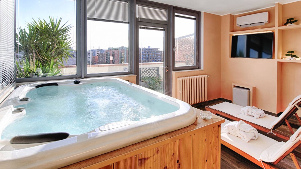 Brindisi Apartment | Penthouse Station The Residences (Apt with private Jacuzzi)