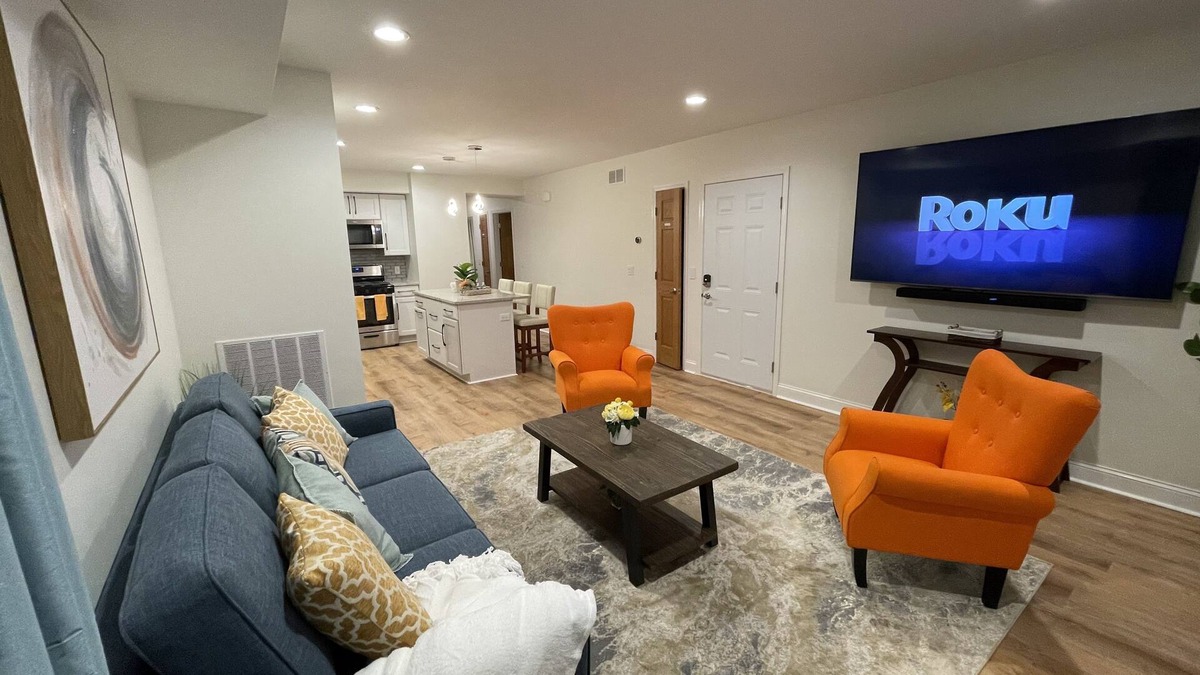 Kutzky Park Apartment | Penthouse Suite—Steps from Mayo Clinic Hospital