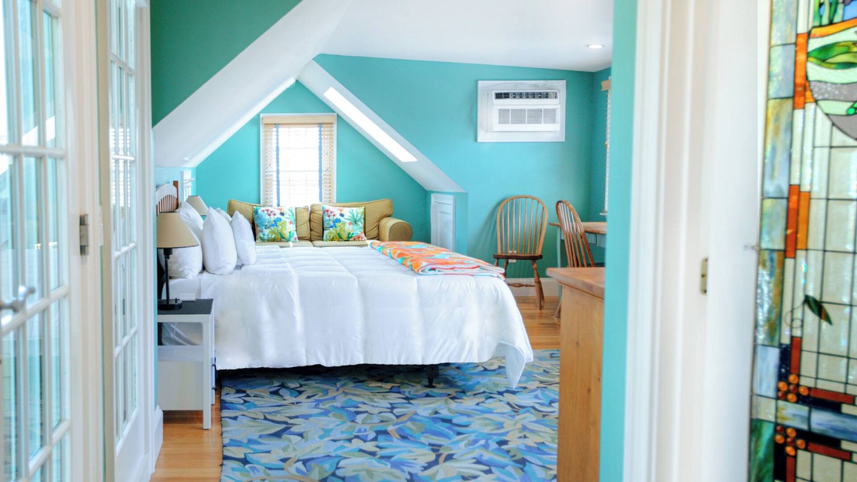 Provincetown Hotel | Penthouse Unit in Provincetown Center
