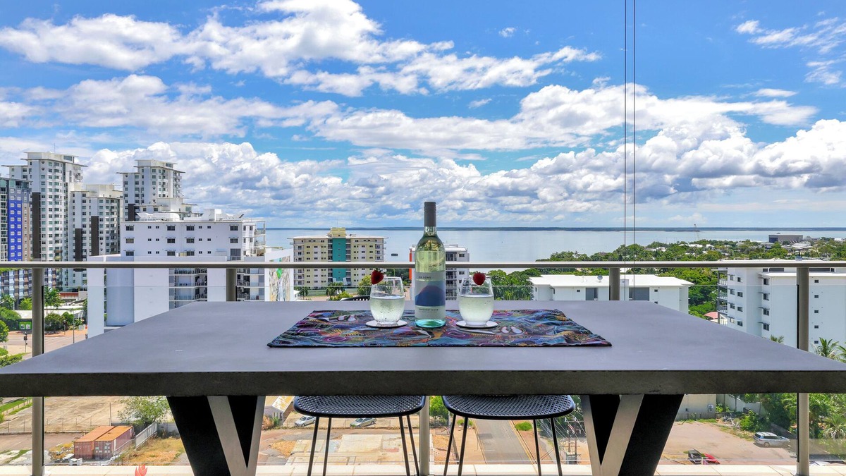 Larrakeyah Apartment | Penthouse Vibes & Amazing Views from Top Floor