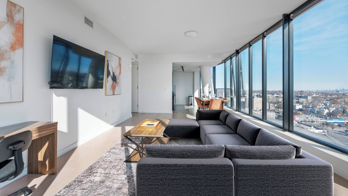 Orange Apartment | Penthouse views of NYC - Free Parking - BOOK NOW