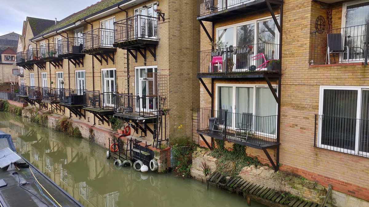 St Neots Apartment | Penthouse Waterfront Apartment - St Neots