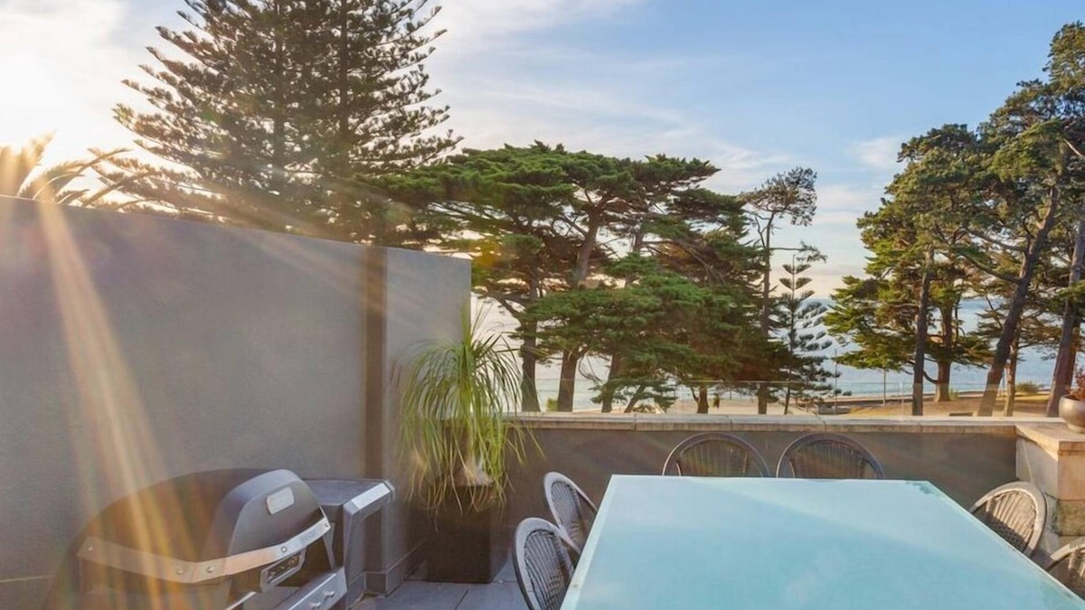 Cowes House | Penthouse Waterfront Apt Sleep 4