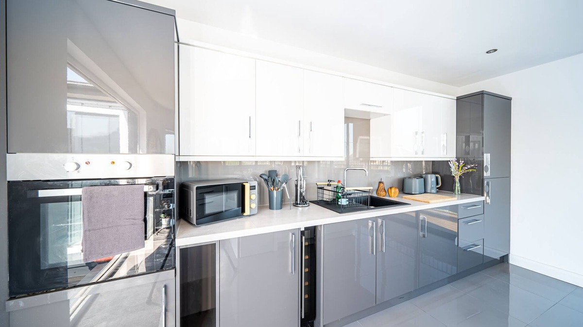 Barnsley Apartment | Penthouse with Glass Wall Views in Barnsley Centre