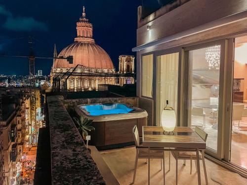Valletta Apartment | Penthouse with Jacuzzi & Panoramic Views - Heart of Valletta
