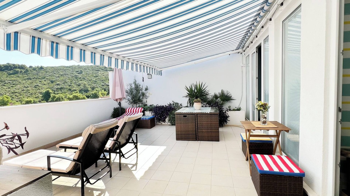 Necujam Apartment | Penthouse with large terrace 50 m from the beach: an oasis of peace and beauty.