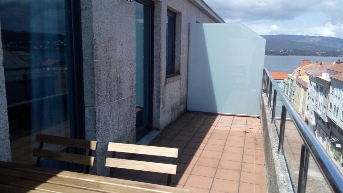 Rianxo Apartment | Penthouse with large terrace and sea views, with free WiFi
