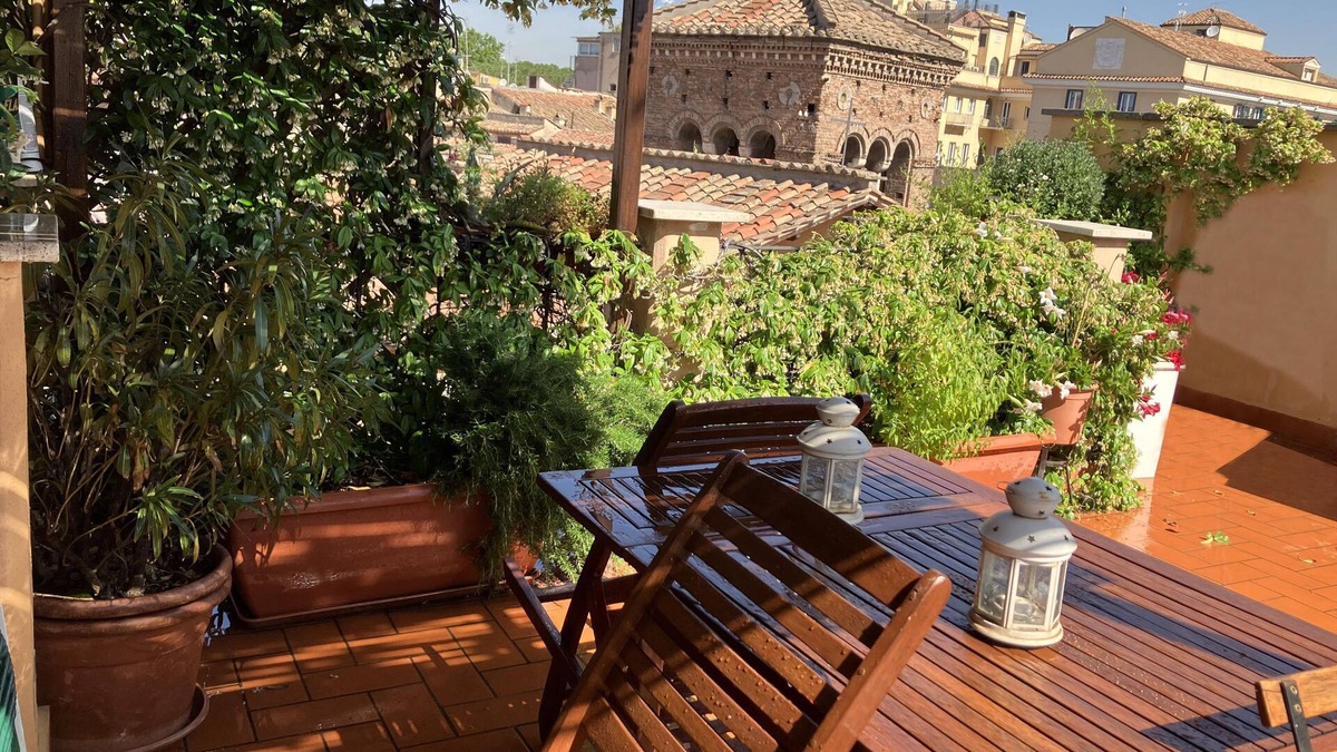 Trastevere Apartment | PENTHOUSE with PANORAMIC PRIVATE ROOF TERRACE, Old Historical centre, Trastevere