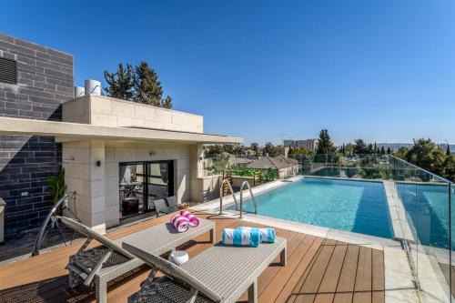 Ramat Negev Apartment | Penthouse with pool jerusalem