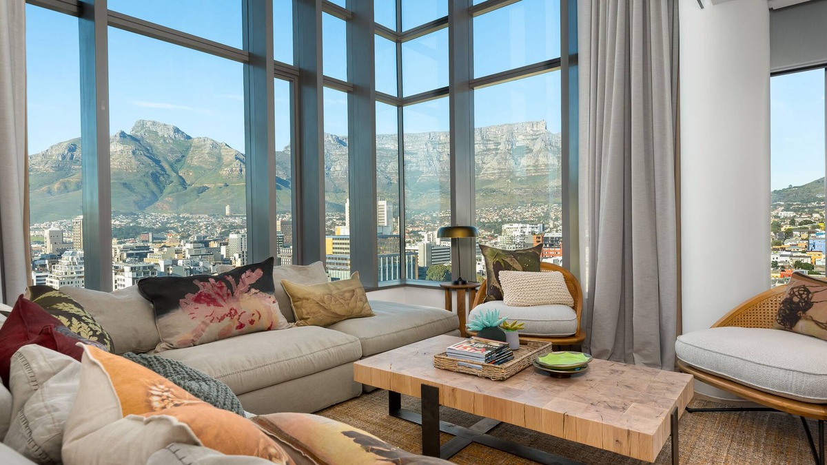Bo'Kaap Apartment | Penthouse with Postcard Views and Artistic Flair