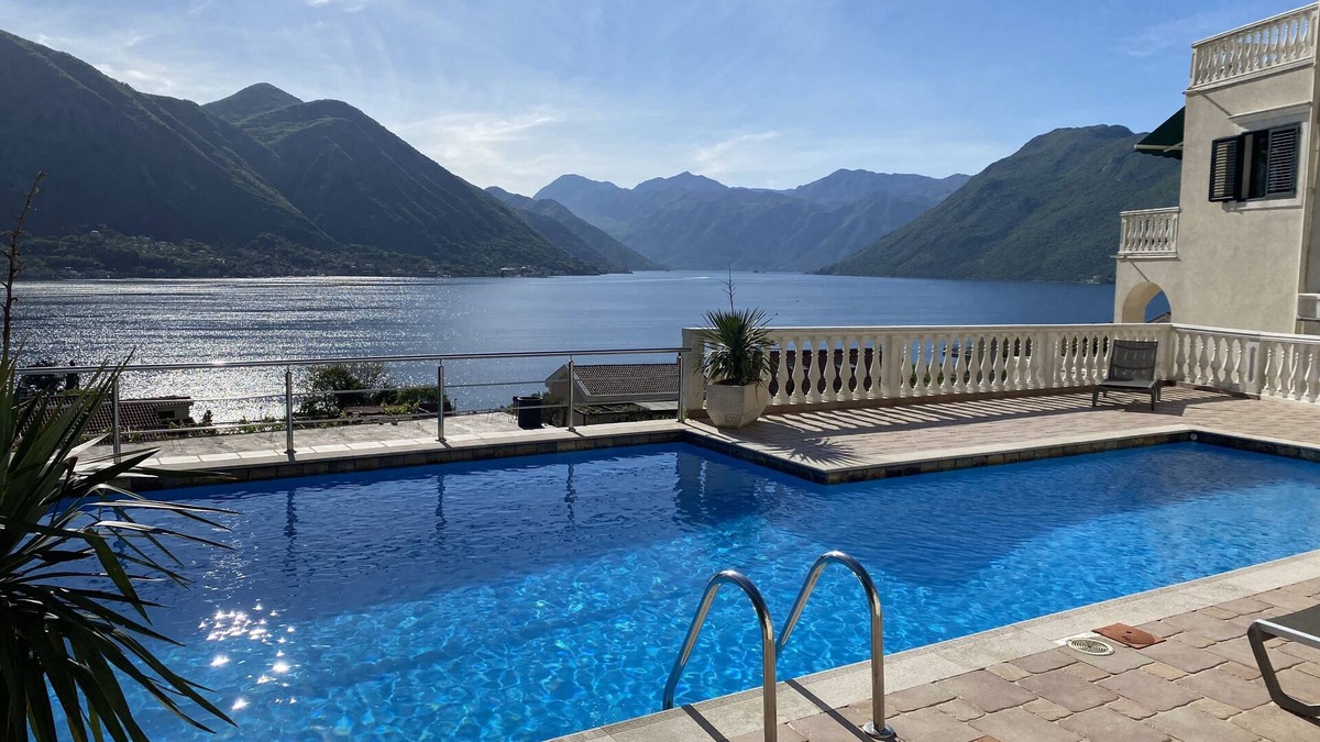 Kotor Old Town Apartment | Penthouse with spectacular view - pool and free parking