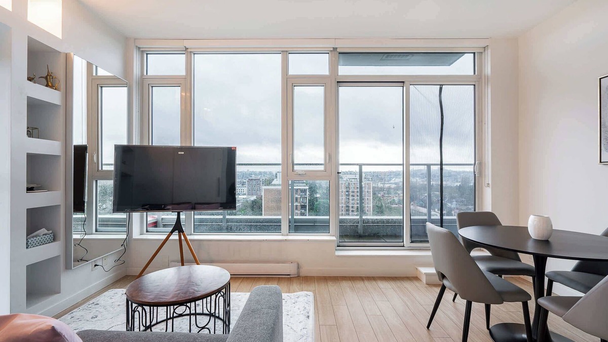 Downtown Eastside Apartment | Penthouse with Stunning Views