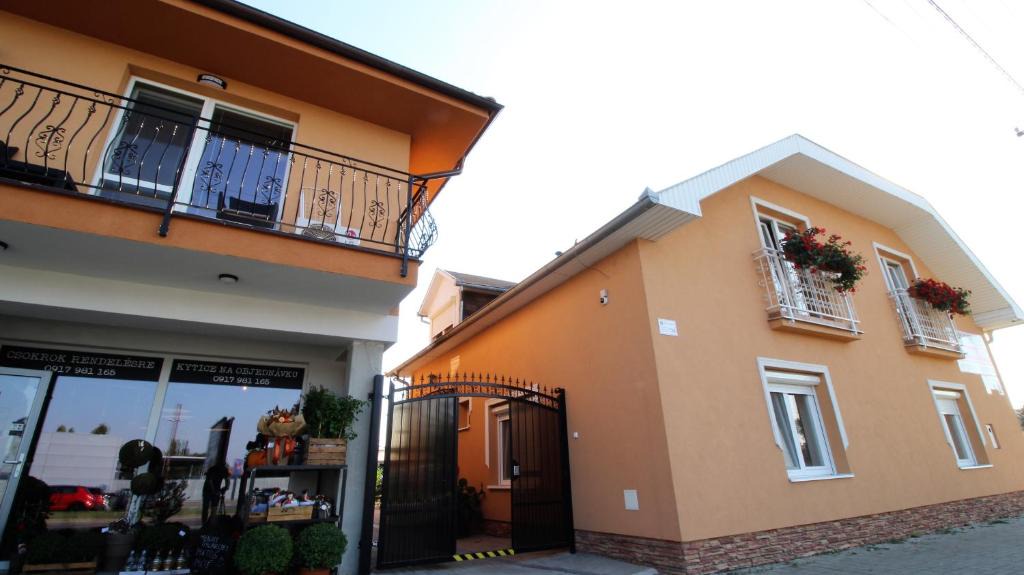 Sturovo House | Penzión Mika