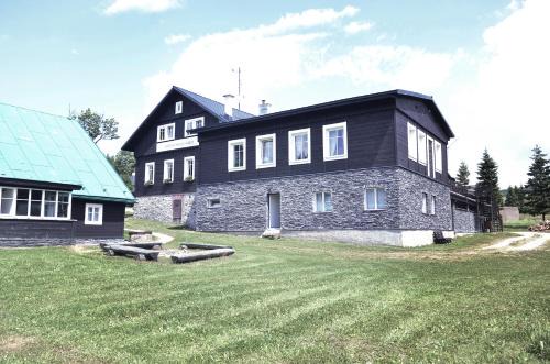 Mala Upa House | Penzion a restaurace Sokolí boudy