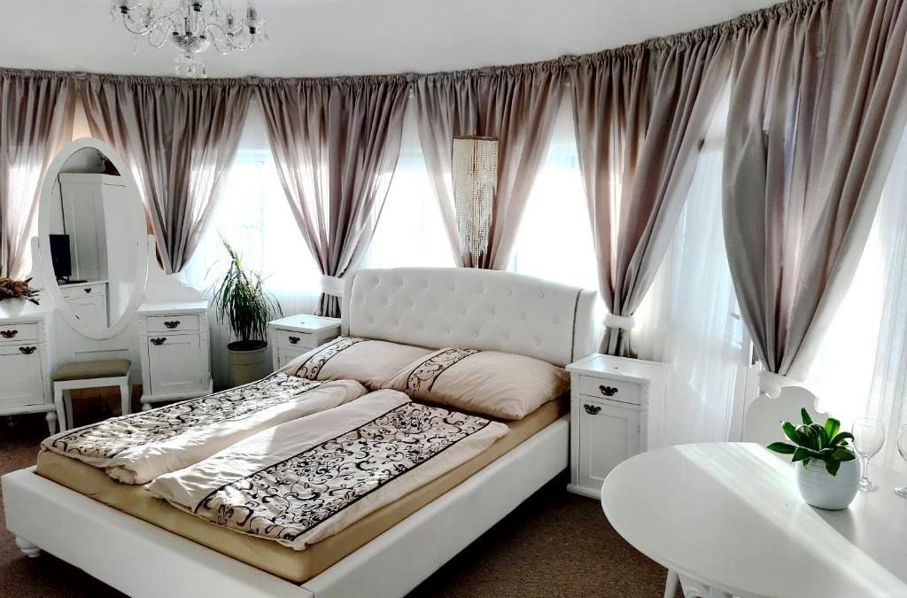 Jachymov House | Penzion a Restaurace Belveder Romantico, Mini-zoo, Free parking