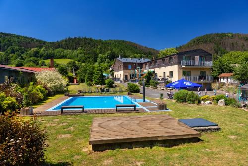Ujcov Hotel | Penzion Zubr