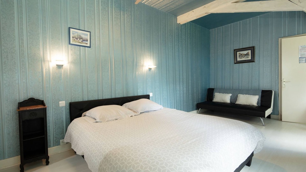 Lourdes - Tarbes House | Peony room on the ground floor