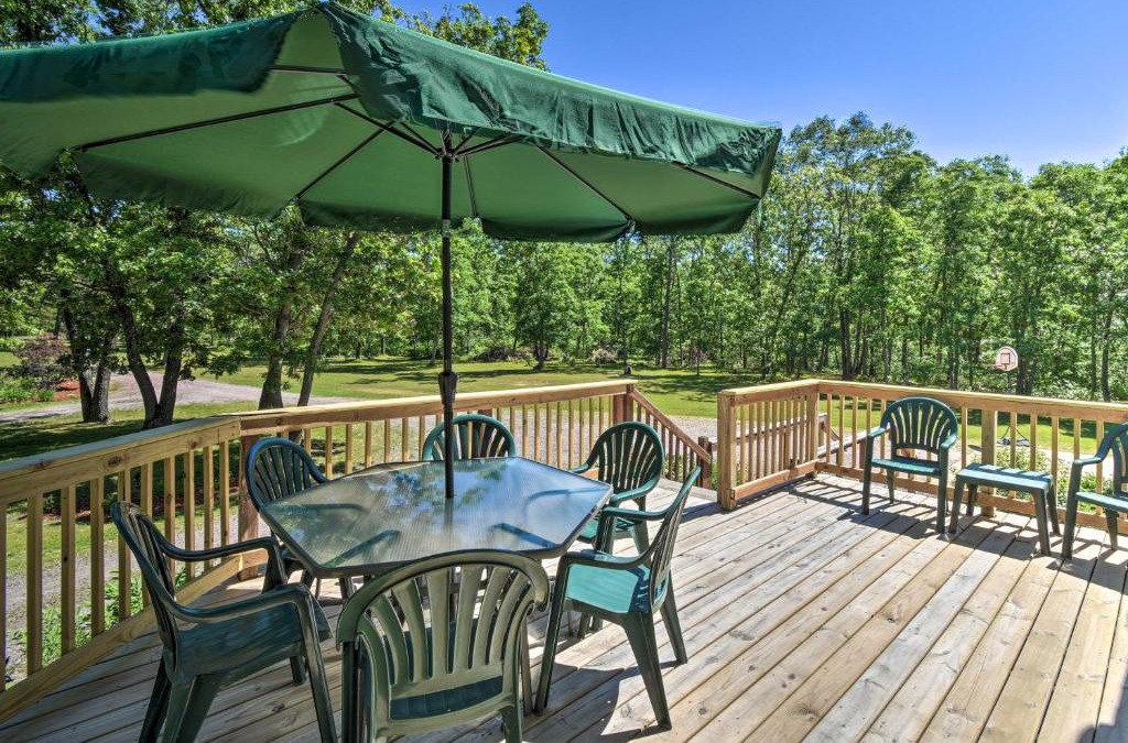 Lyndon Station House | People and Paws Home with Fenced Yard by the Dells!