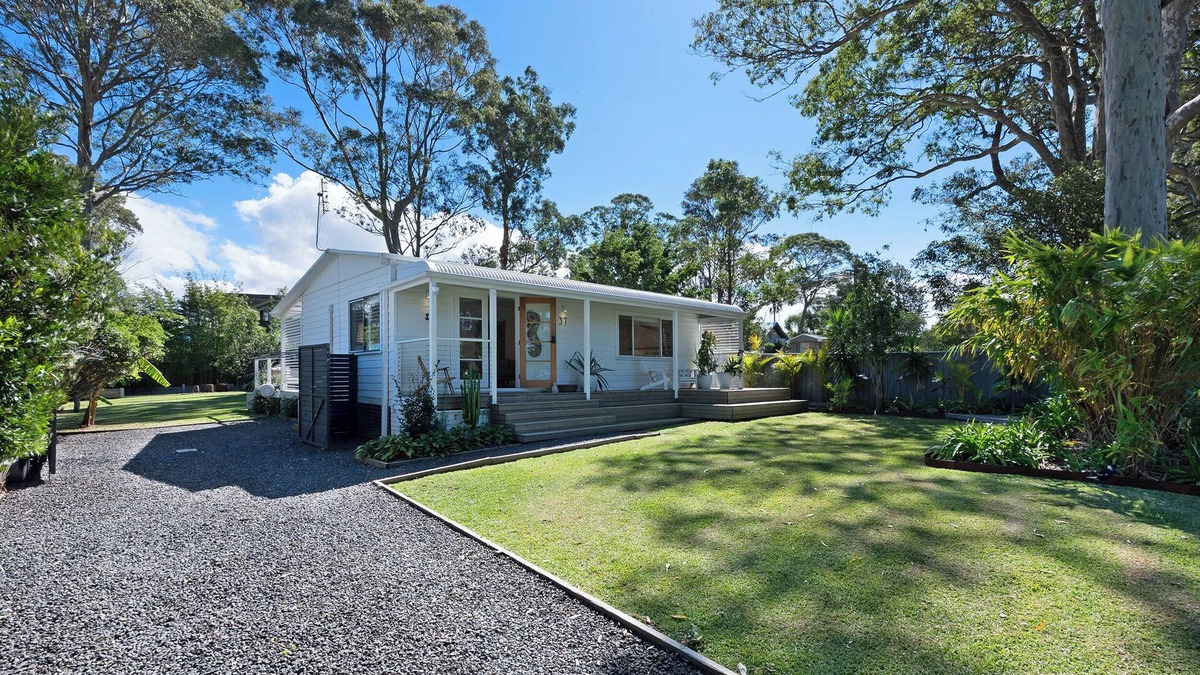 Erowal Bay House | Pepe: Charming coastal cottage, short stroll to the water of St Georges Basin