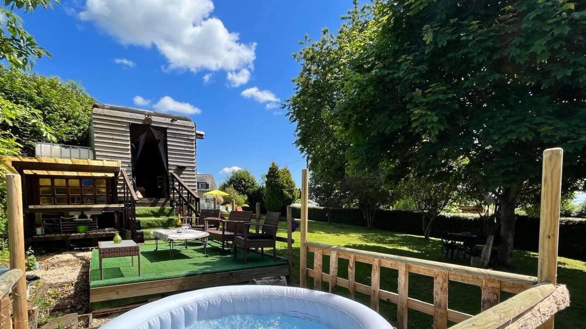 Colombiers-du-Plessis Cabin | Pepe's Naturist Pod for 2 people Pays de la Loire