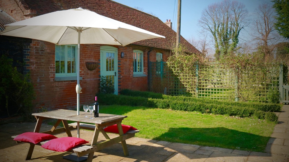 Preston Cottage | Peper is a cosy cottage in the heart of rural Kent. Converted stables.